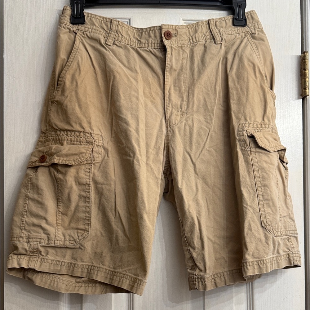 Izod Men's Tan Cargo Shorts size 32
